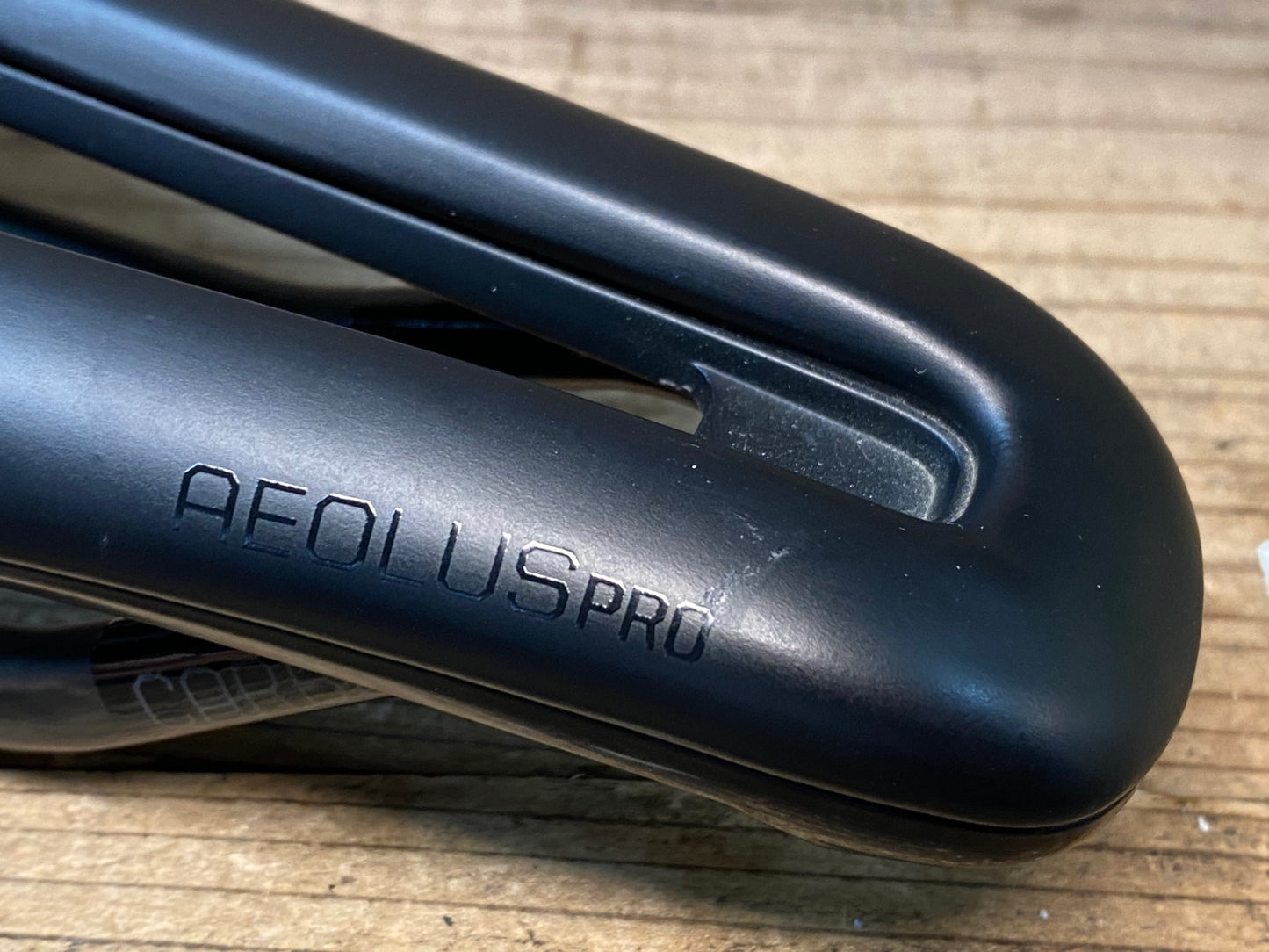 IT831 ボントレガー BONTRAGER AEOLUS PRO サドル 黒 145mm CARBONレール ※加工品、クリア剥がれ大のためジャンク