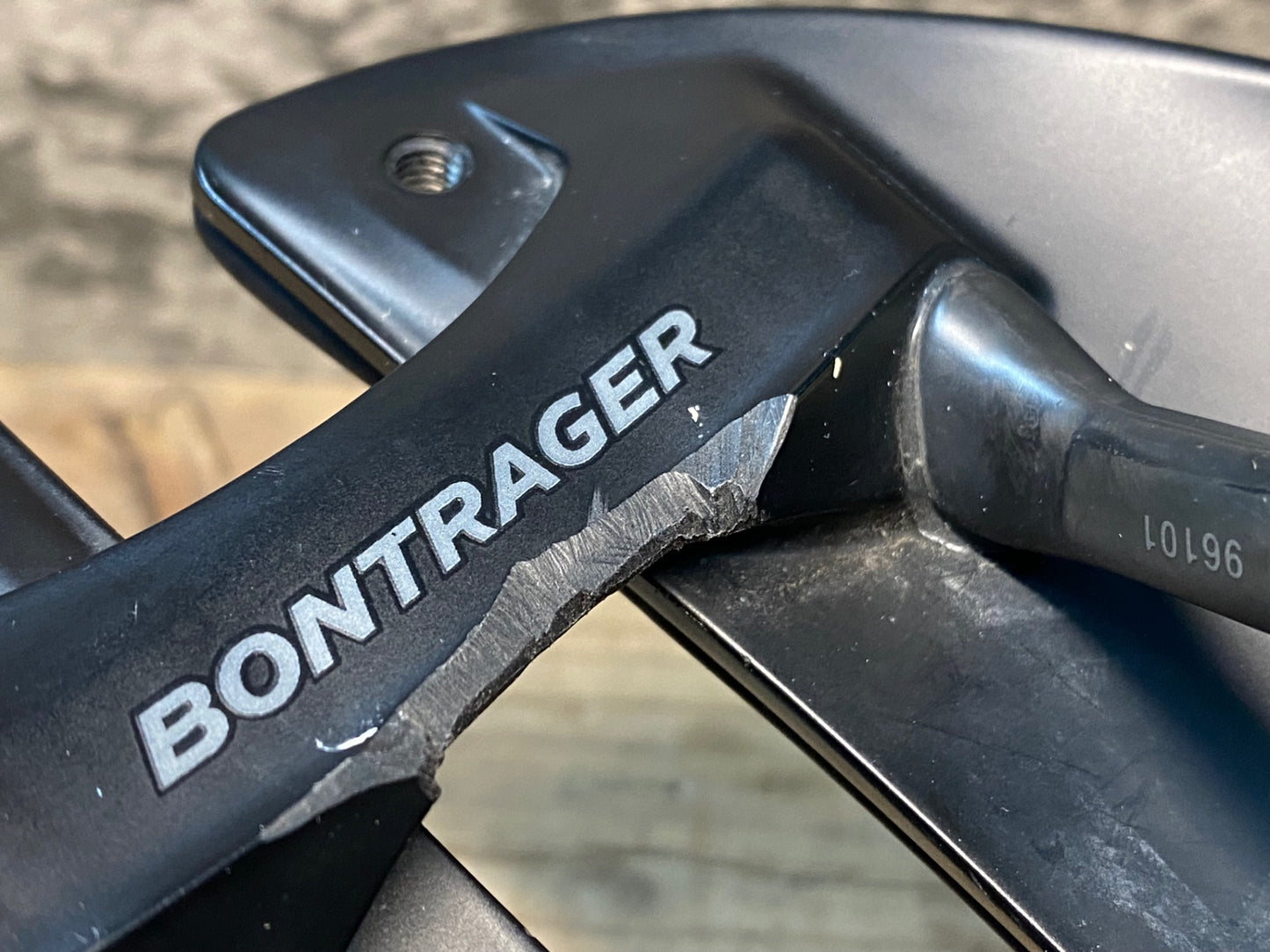 IT831 ボントレガー BONTRAGER AEOLUS PRO サドル 黒 145mm CARBONレール ※加工品、クリア剥がれ大のためジャンク