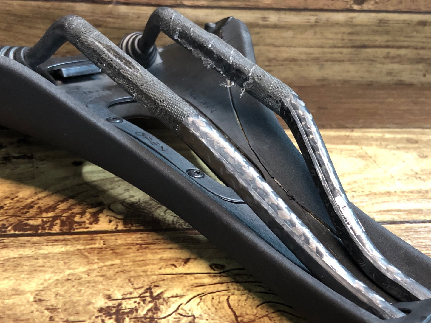 IM595 フィジーク FIZIK アリアンテ ALIANTE R1 サドル カーボンレール REGULAR 黒