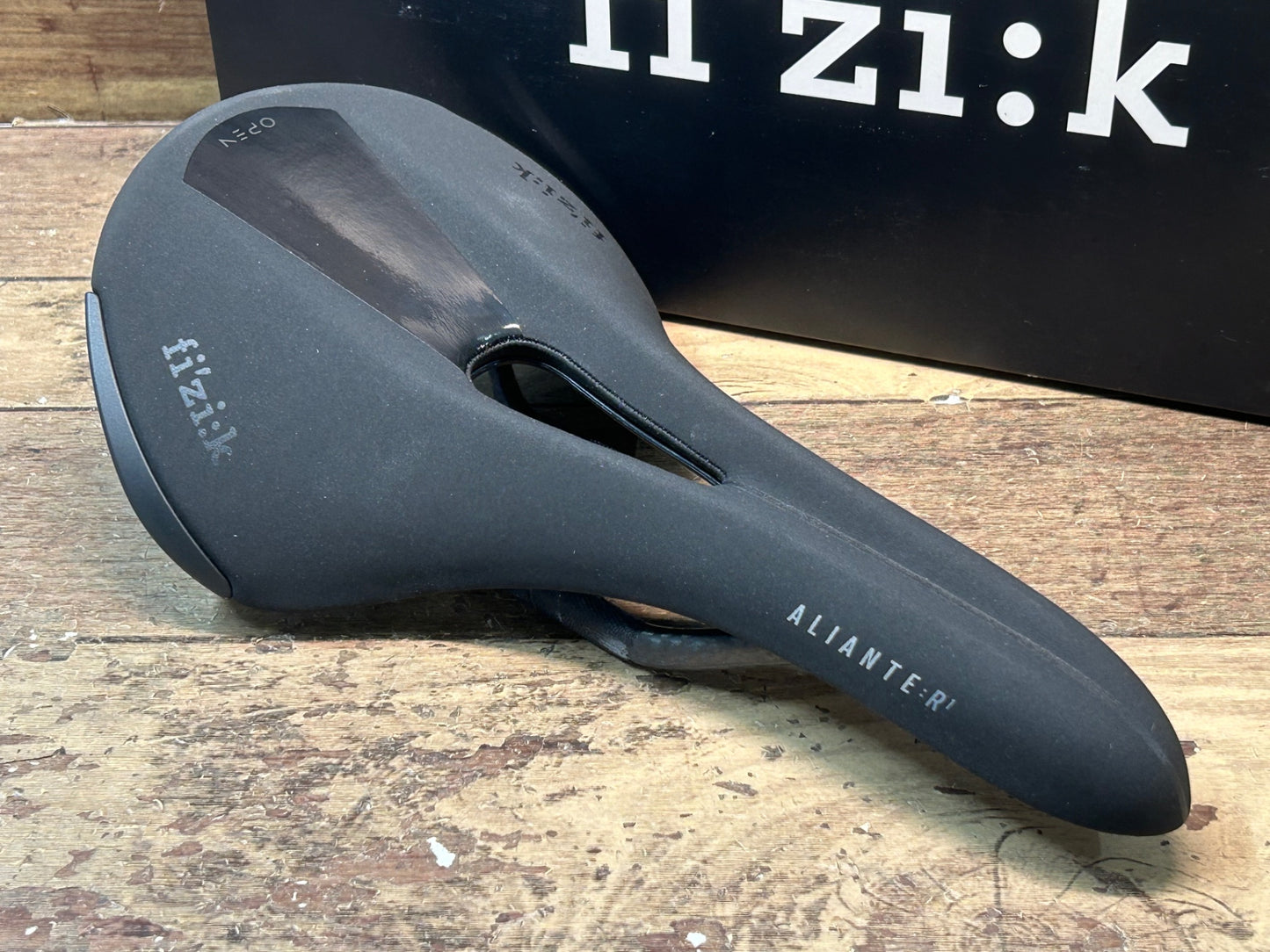 IJ280 フィジーク fizik アリアンテ AKIANTE OPEN R1 サドル 黒 153mm カーボンレール