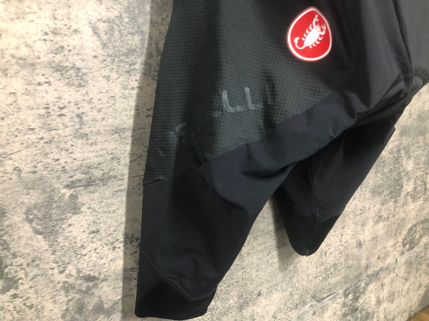 IT363 カステリ CASTELLI ビブショーツ 黒 ※サイズ不明