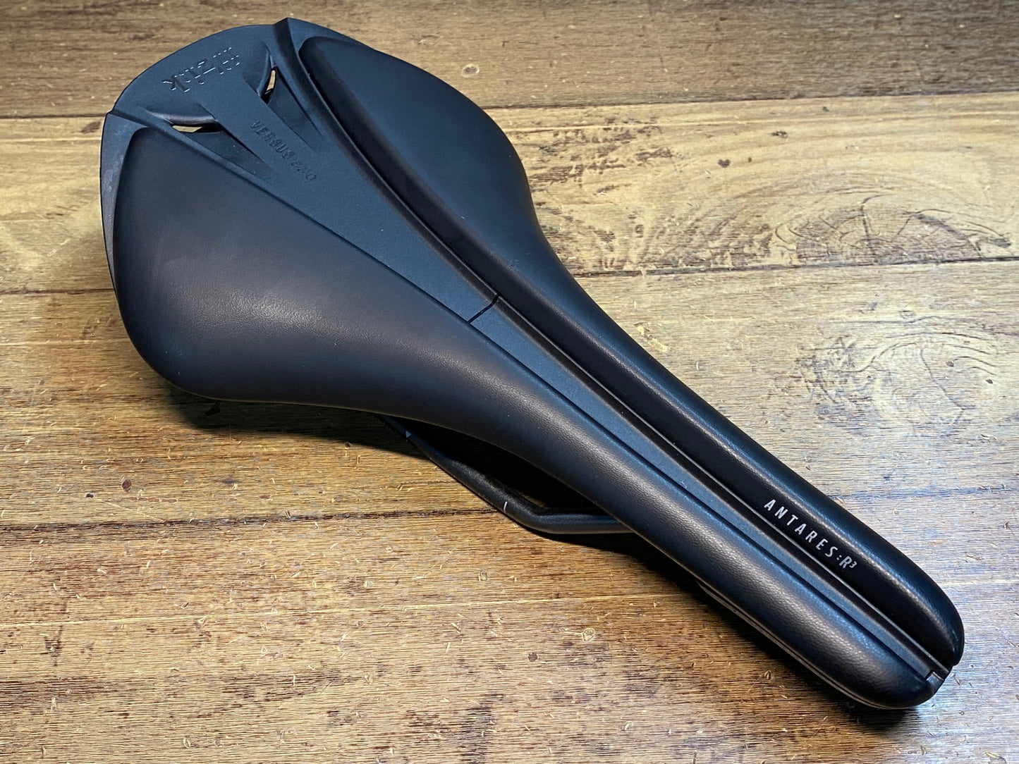 IX904 フィジーク fizik アンタレス Antares R3 VERSE evo サドル 黒 140mm kium