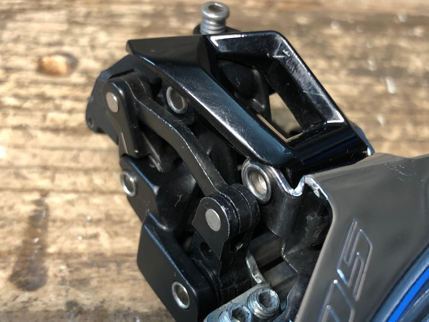 IU347 シマノ SHIMANO 105 FD-R7000 フロントディレイラー 2S 直付け 黒