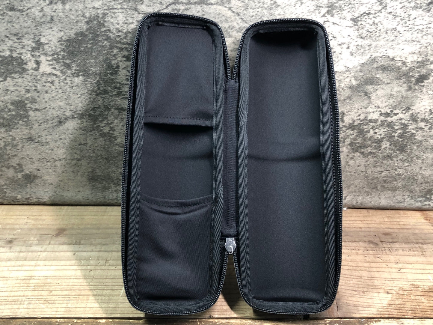 IS020 アソス assos ツールケース 黒