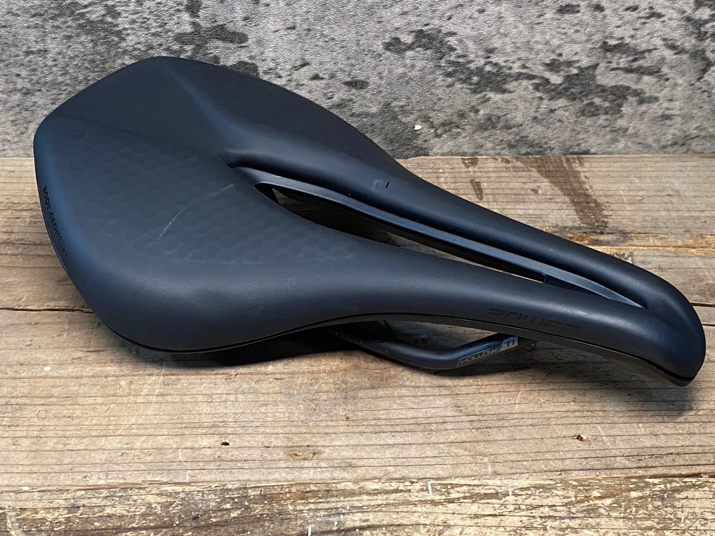 IY582 スペシャライズド SPECIALIZED POWER EXPERT MIRROR サドル 黒 143mm