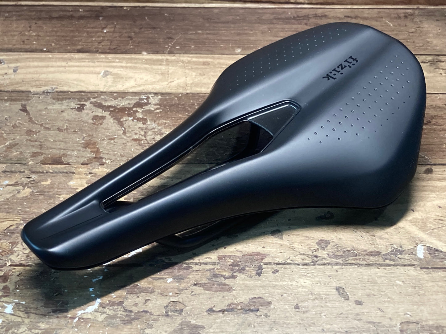 II226 フィジーク fizik TEMPO ARGO サドル 黒 150mm MANGANESEレール