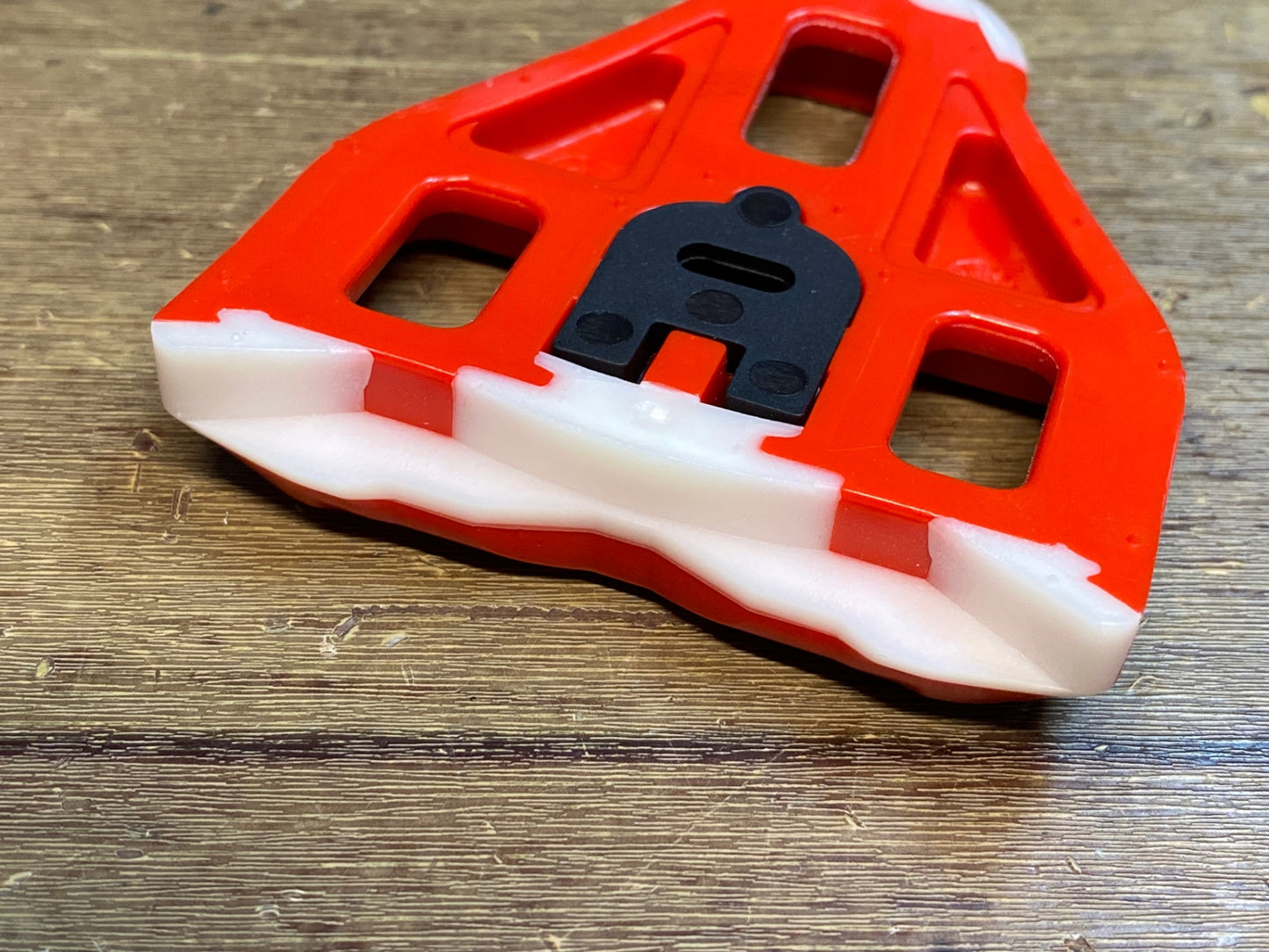 IU649 ルック LOOK デルタクリート DELTACLEAT 赤