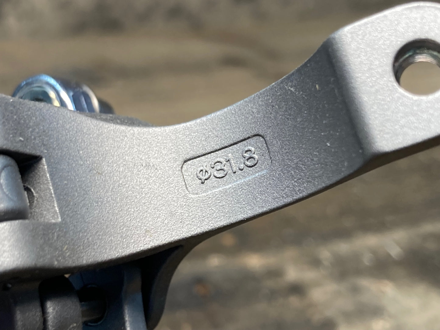 IN909 シマノ SHIMANO アルテグラ ULTEGRA FD-6700 フロントディレイラー バンド式 Φ31.8 ※固定ボルト欠品