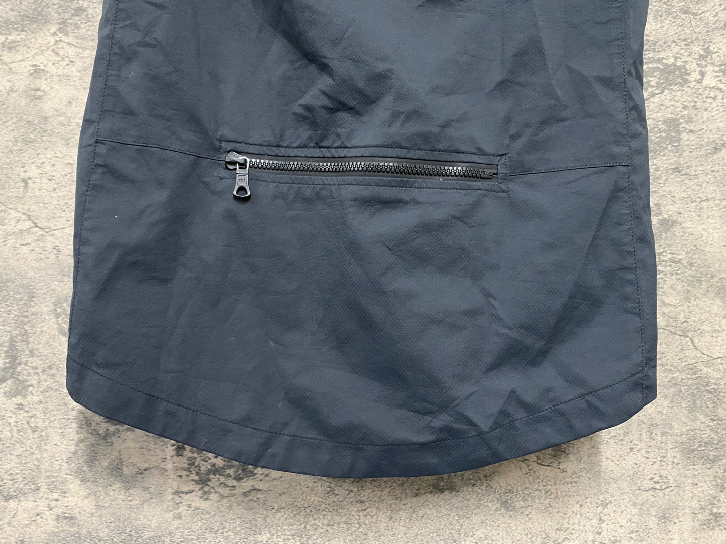 IS744 SEARCH AND STATE サイクルベスト ジレ 紺 S