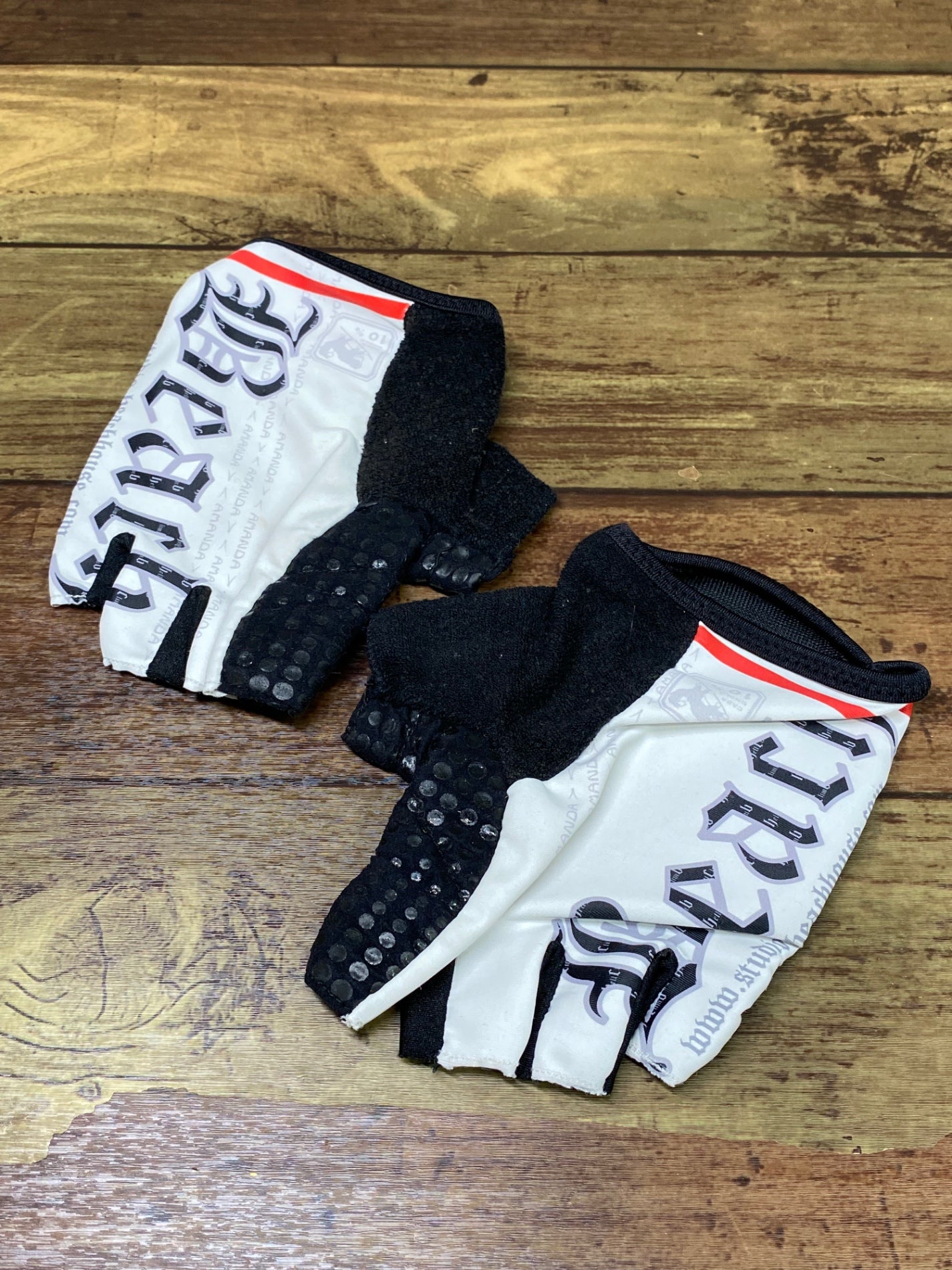 IY633 パンダーニ Pandani 指切り グローブ 白 黒 L