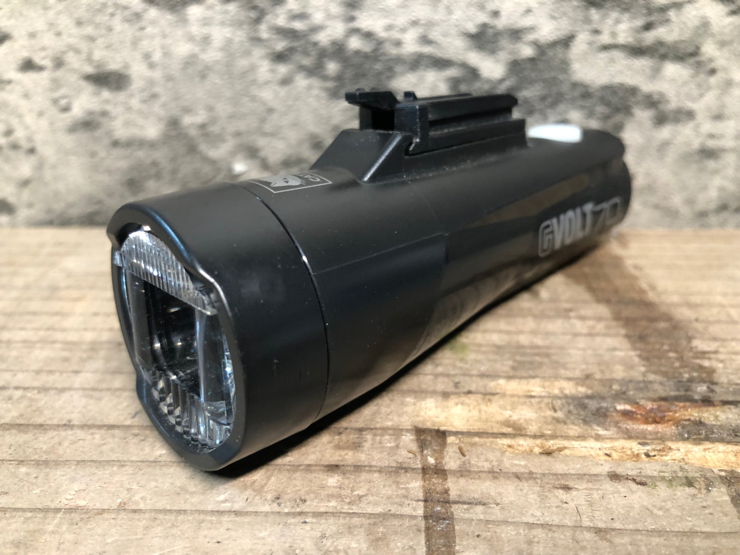 IY821 キャットアイ CATEYE GVOLT70 フロントライト 点灯確認済