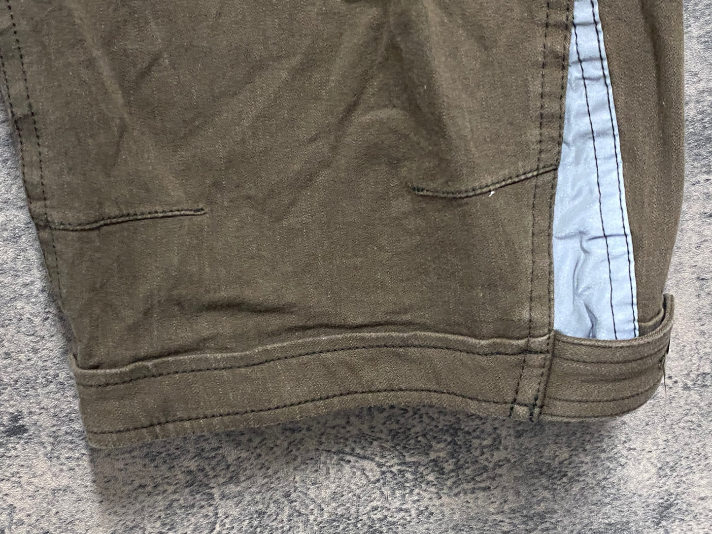 IY663 カペルミュール KAPELMUUR ハーフパンツ カーキ サイズ不明