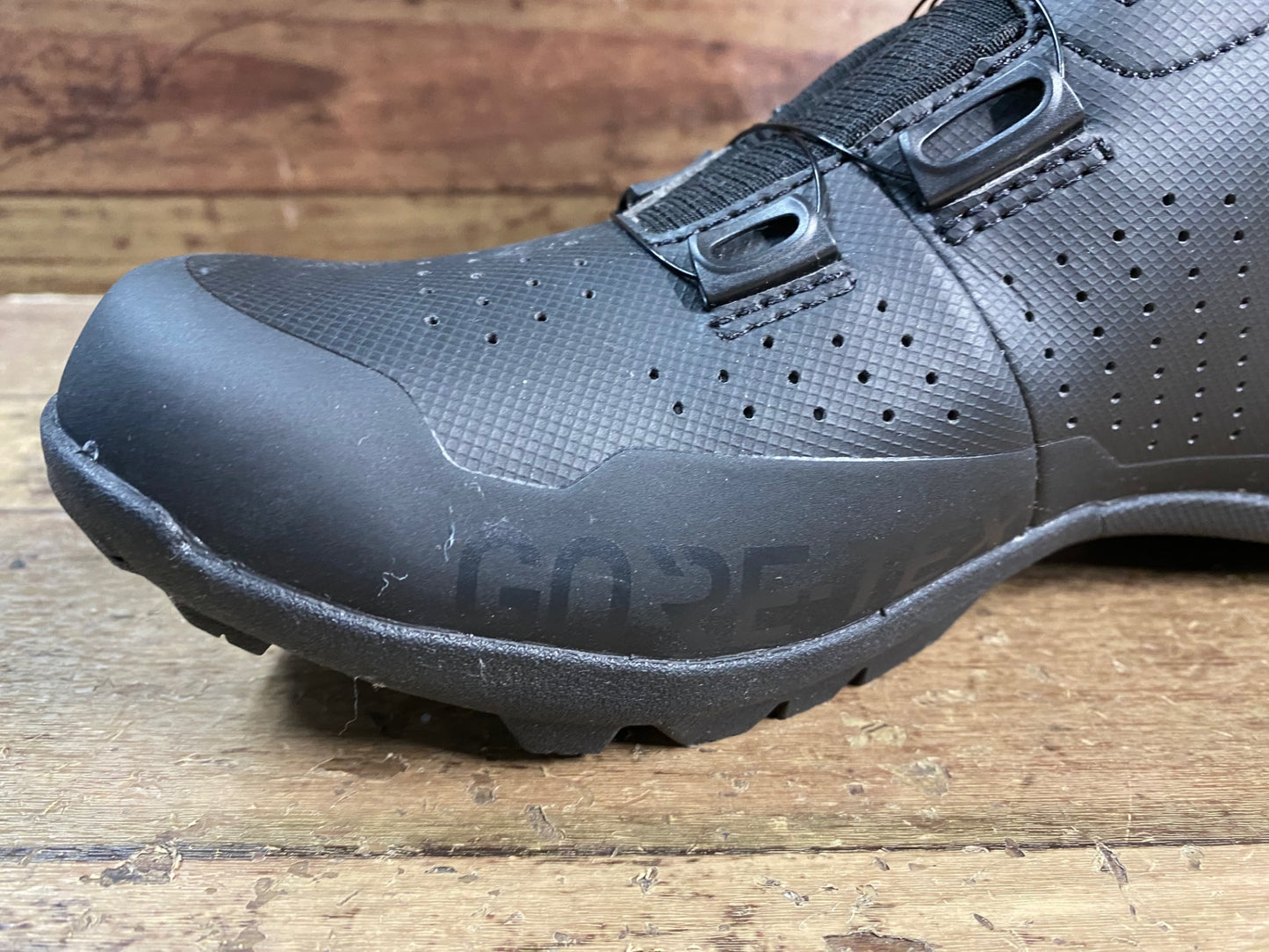 IC574 フィジーク fizik TEMPO ARTICA GTX ビンディングシューズ EU 39 黒 SPD GORE TEX