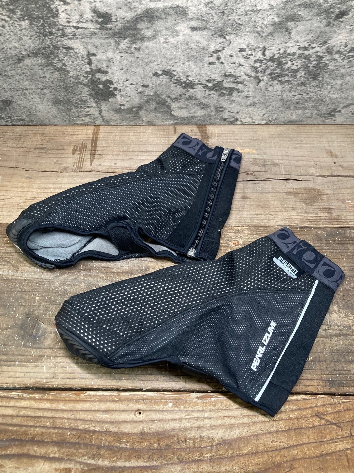 IU207 パールイズミ PEARL iZUMi シューズカバー 裏起毛 WINDBREAK TITANIUM 黒 L