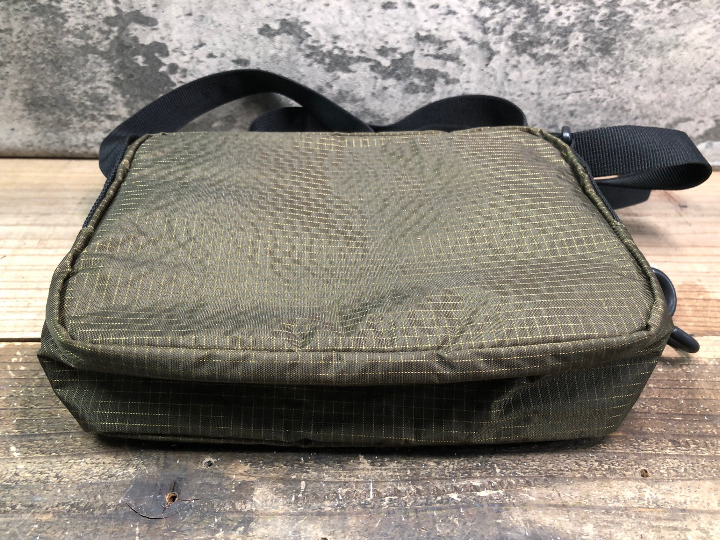 IS268 カペルミュール KAPELMUUR エストポーチ