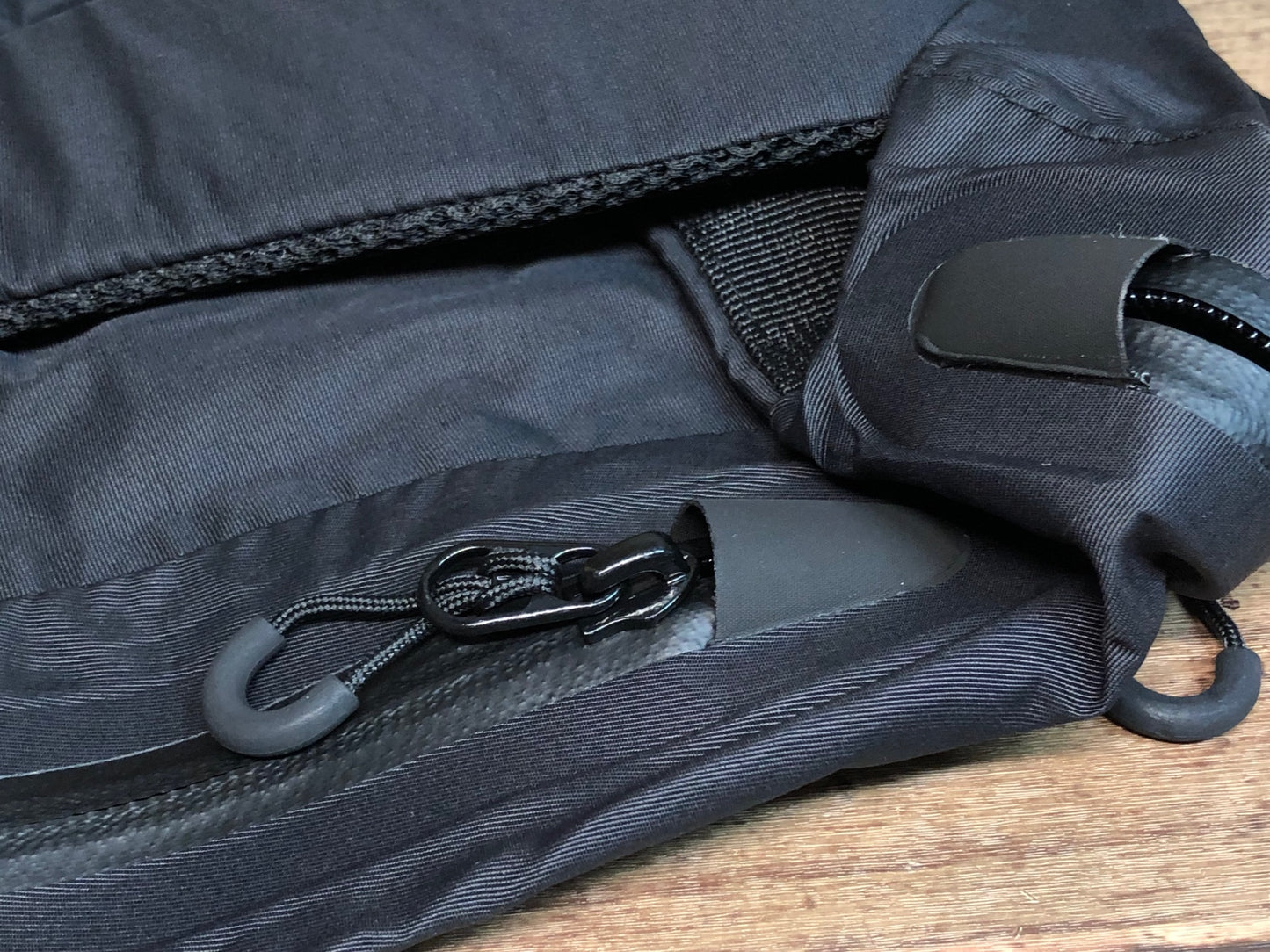 IJ991 R250 防水スクエアバックパック 黒