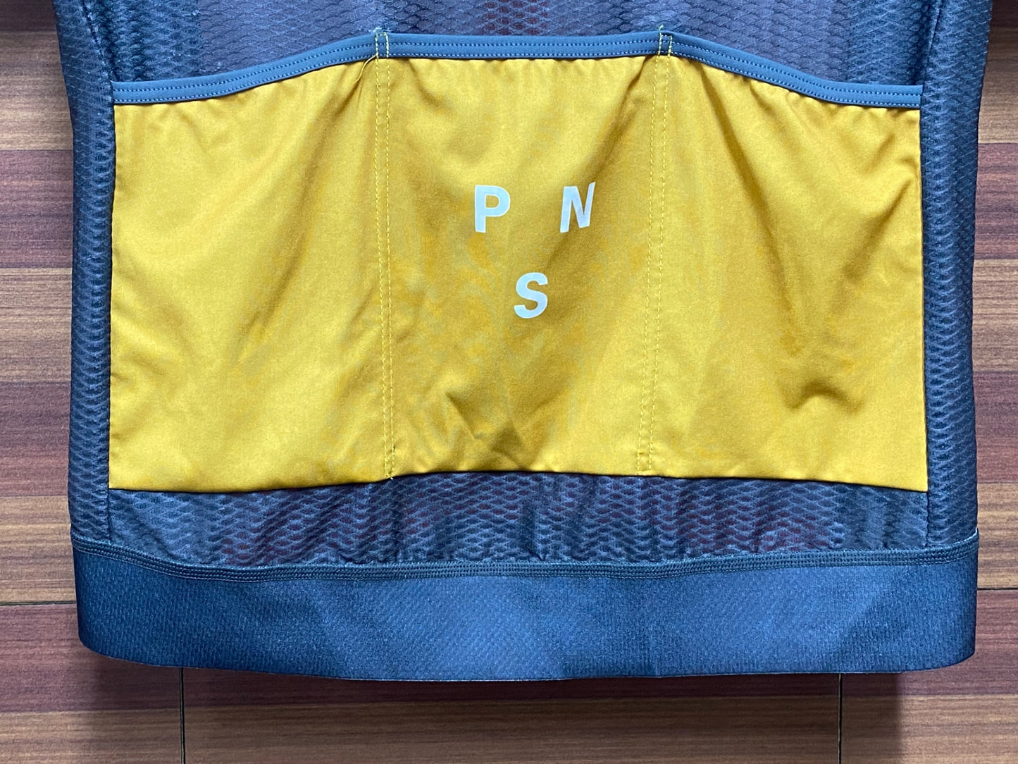 IU583 パスノーマルスタジオ PAS NORMAL STUDIOS 半袖 サイクルジャージ 赤 Mサイズ