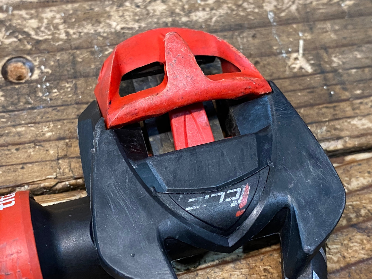 JA307 タイム TIME CARBO FLEX ビンディングペダル 黒 赤 チタンシャフト