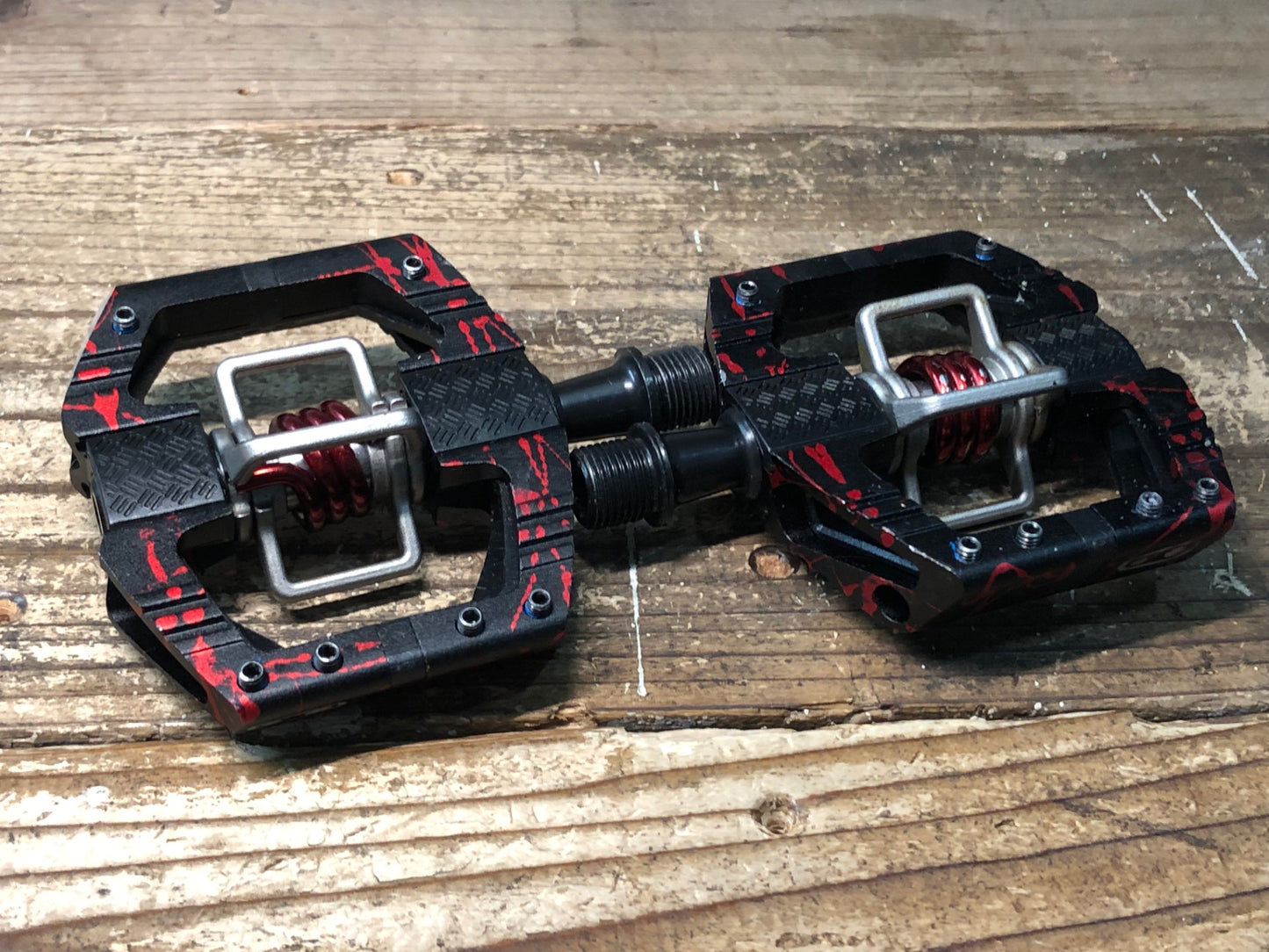 IY820 クランクブラザーズ CRANK BROTHERS マレット MALLET E LS SPLATTER EDITION ビンディングペダル 黒赤