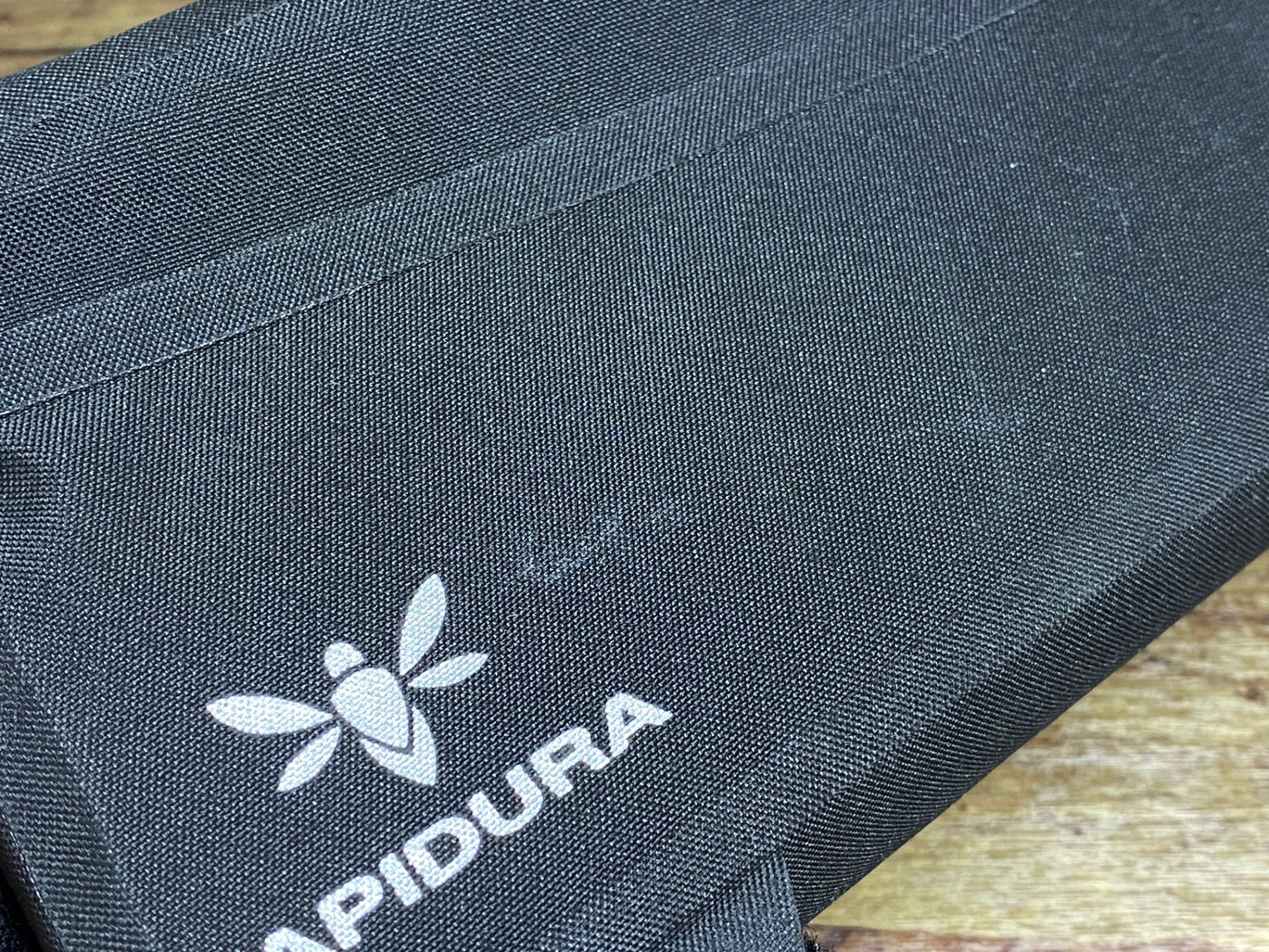 JD356 アピデュラ APIDURA レーシングトップチューブバッグ 黒