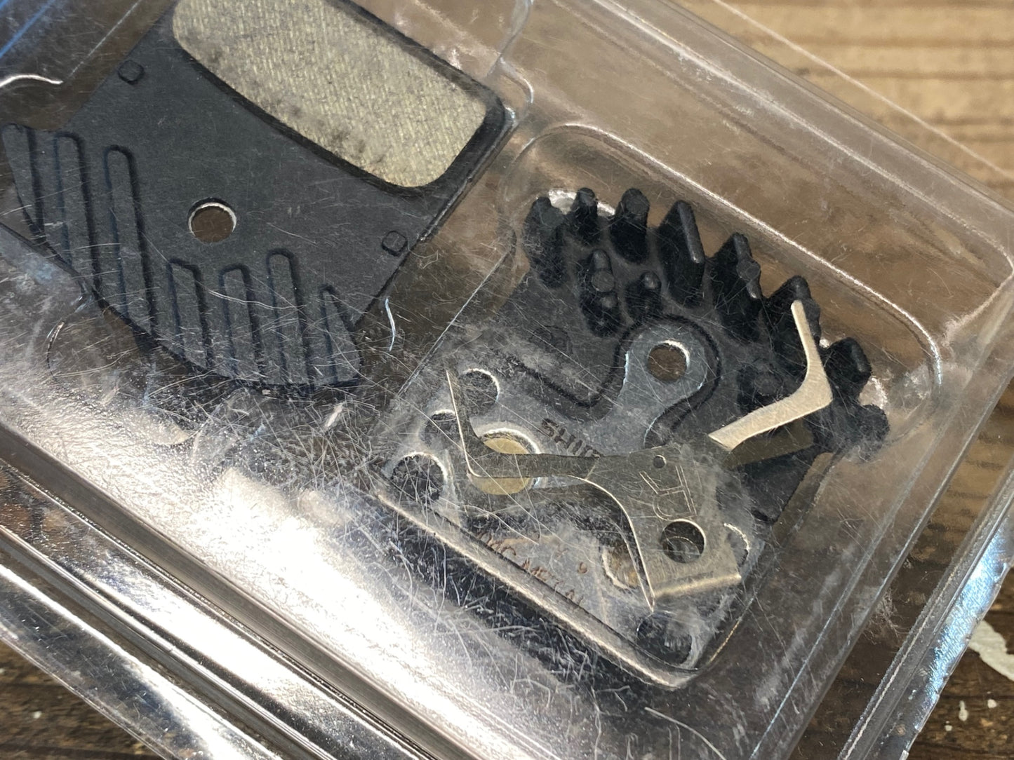 IQ967 シマノ SHIMANO J04C ディスクブレーキパッド メタル フィン付き セット 未使用