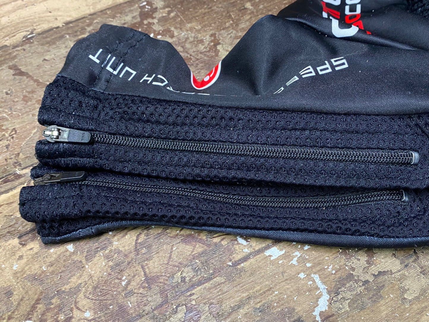 IL524 カステリ CASTELLI ロッソコルサ シューズカバー 黒 穴 XL