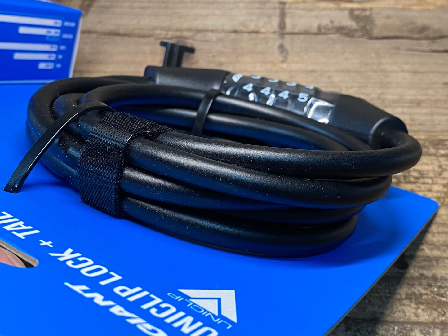 IV900 ジャイアント GIANT UNICLIP LOCK + TAIL LIGHT COMBO KIT