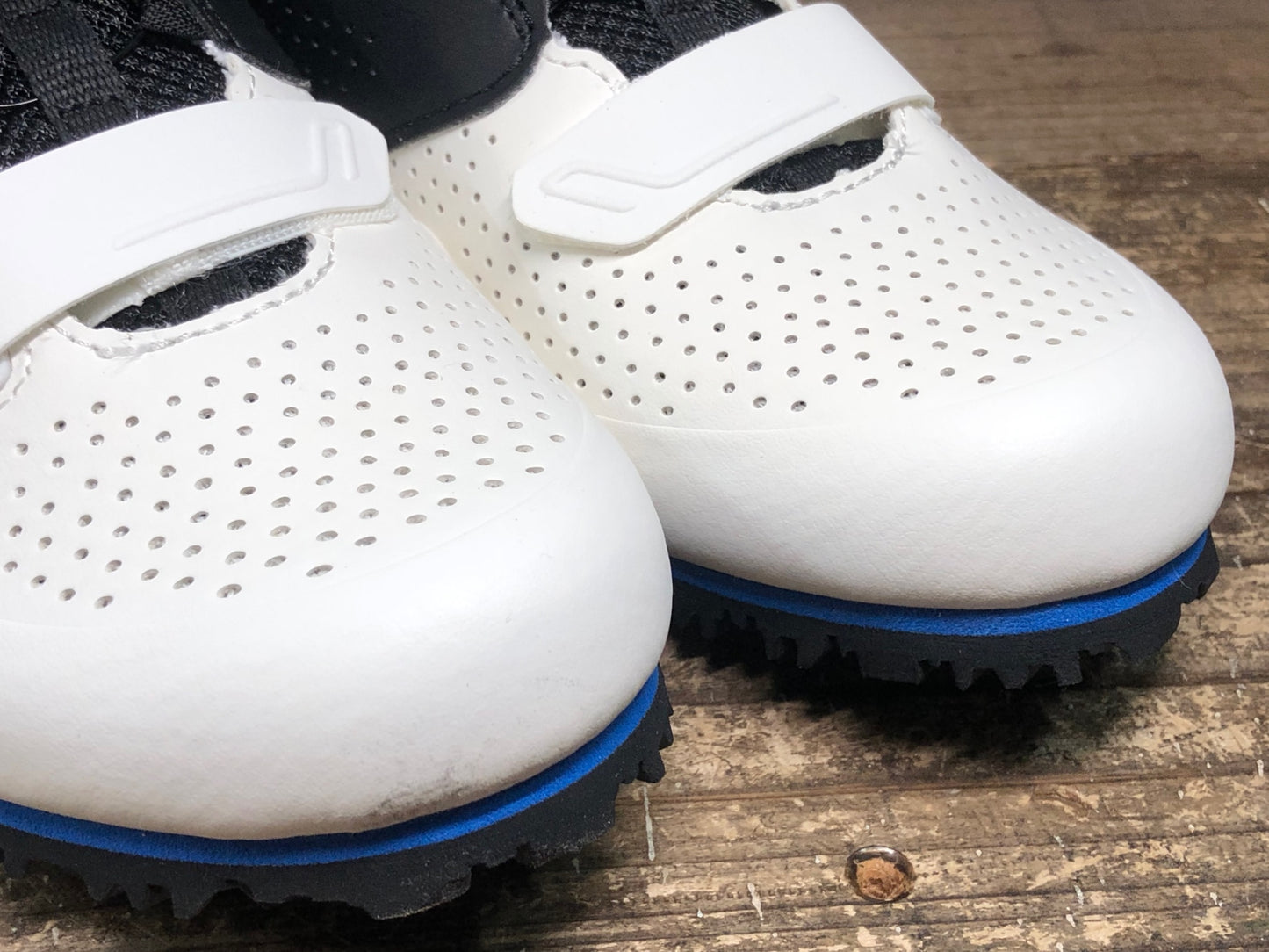 IV978 ジャイアント GIANT PRIME 2018 フラットシューズ 白黒 EU41