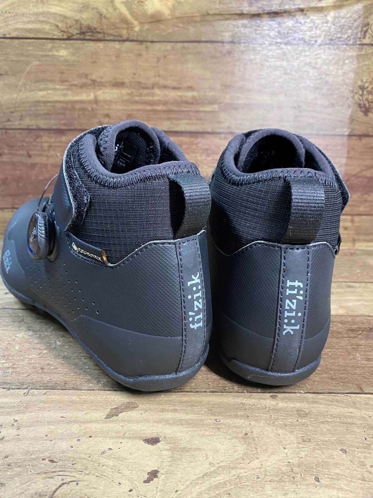 IC574 フィジーク fizik TEMPO ARTICA GTX ビンディングシューズ EU 39 黒 SPD GORE TEX