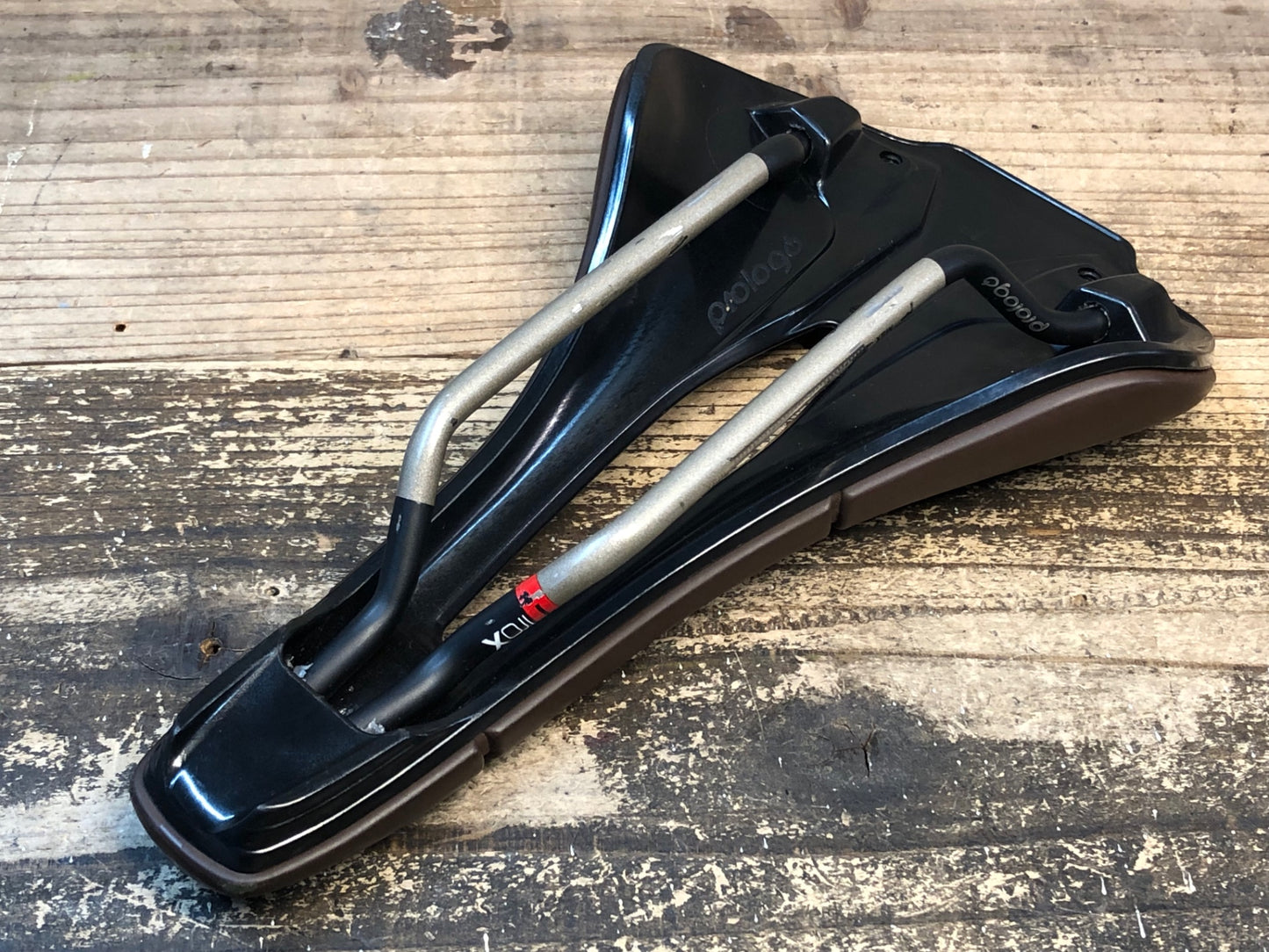 JC142 プロロゴ PROLOGO スクラッチ SCRATCH MS サドル 茶 TiroXレール