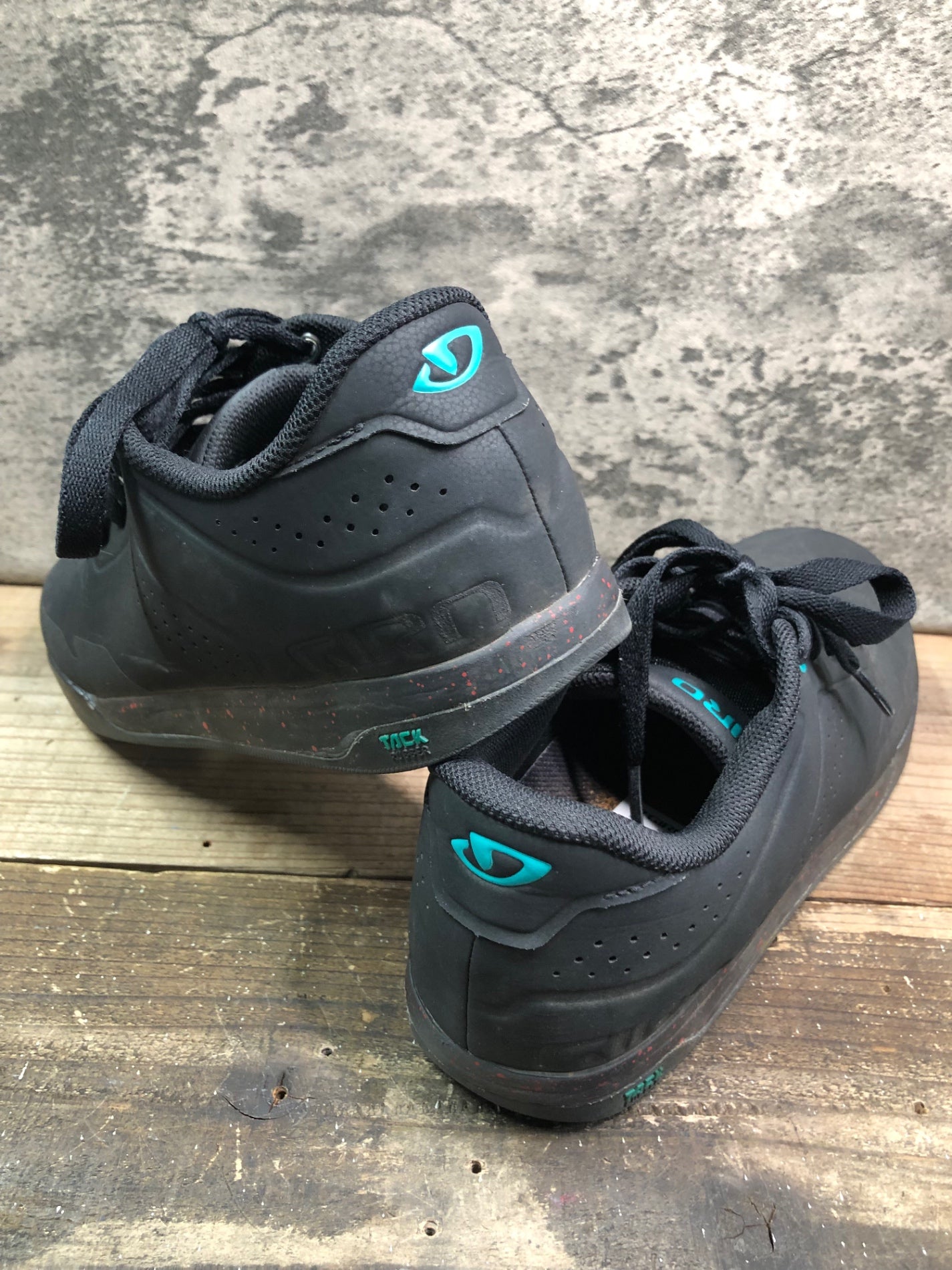 IS019 ジロ GIRO ラッチ LATCH シューズ  黒 EU42