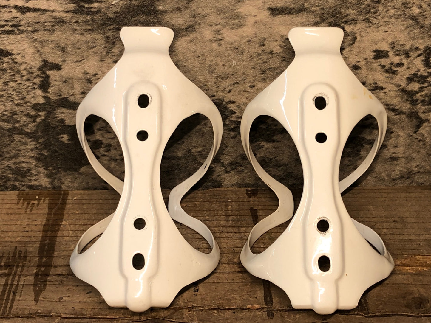 IX392 アランデル ARUNDEL カーボン ボトルケージ 2個セット 白 ※クラックの為ジャンク