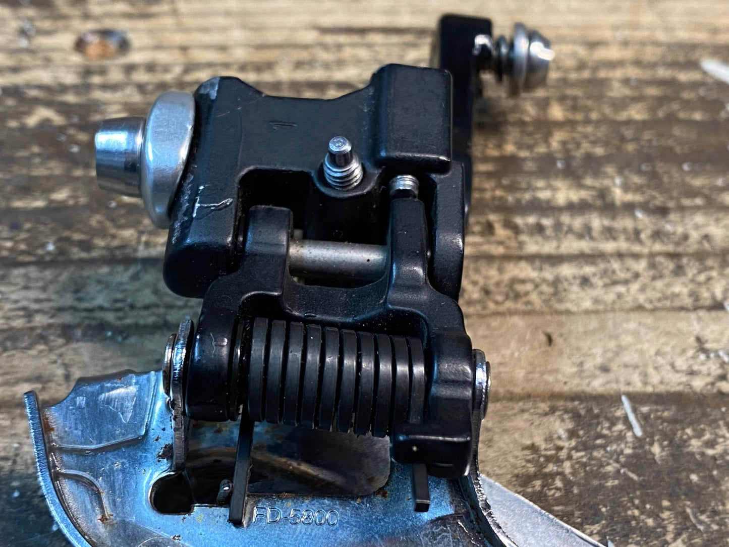 IU996 シマノ SHIMANO 105 FD-5800 フロントディレイラー 2S 直付