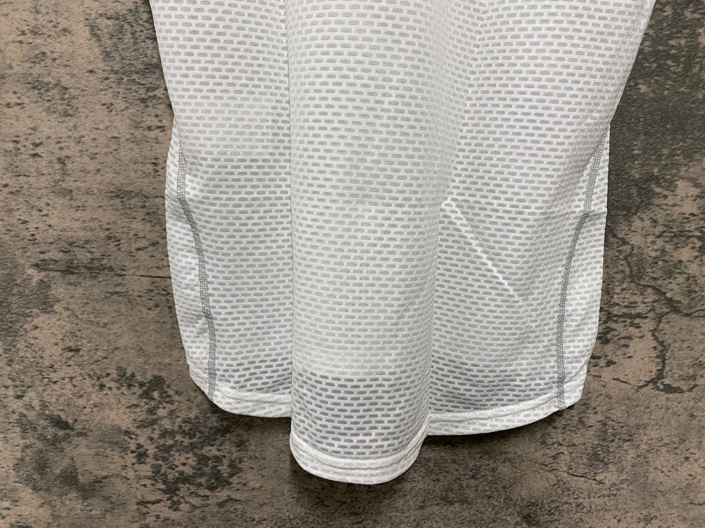 IV918 パールイズミ PEARL iZUMi ノースリーブ ベースレイヤー 白 S メッシュ