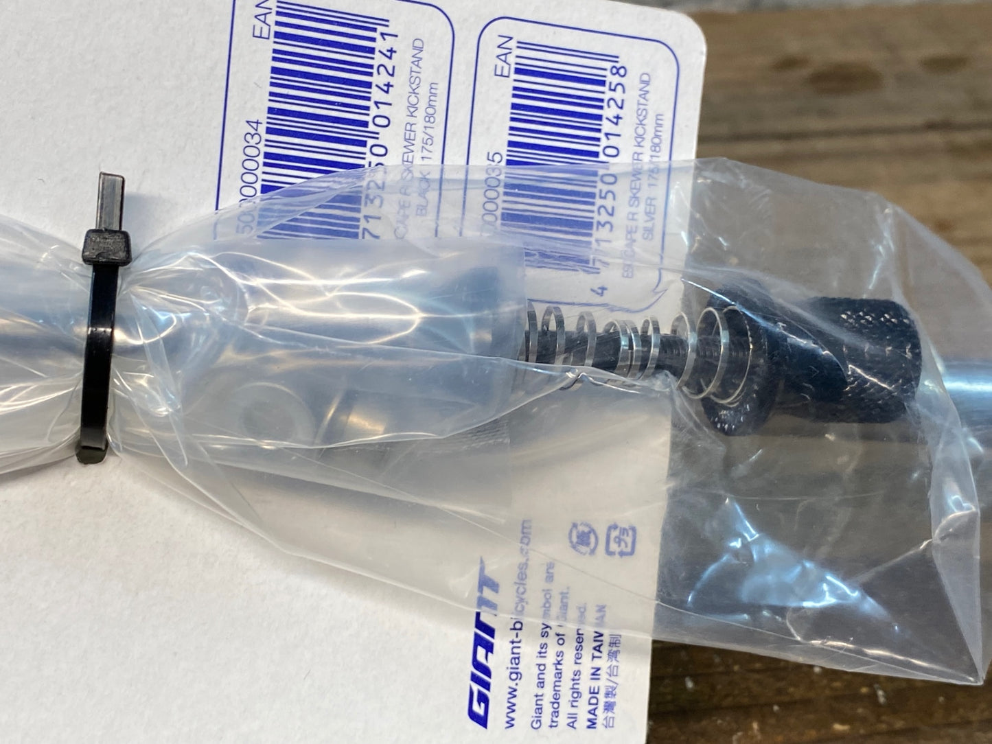 IV988 ジャイアント GIANT ESCAPE R SKEWER KICK STAND スタンド