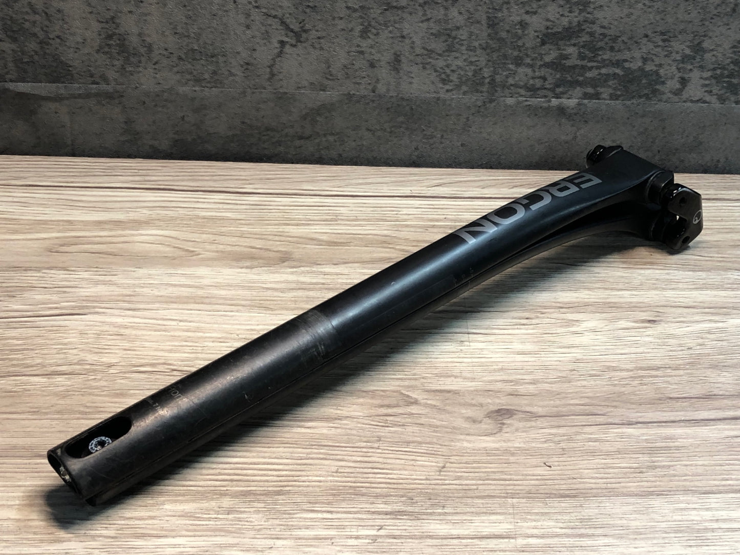 IJ746 エルゴン ERGON カーボン シートポスト 330mm Φ27.2mm SB25mm