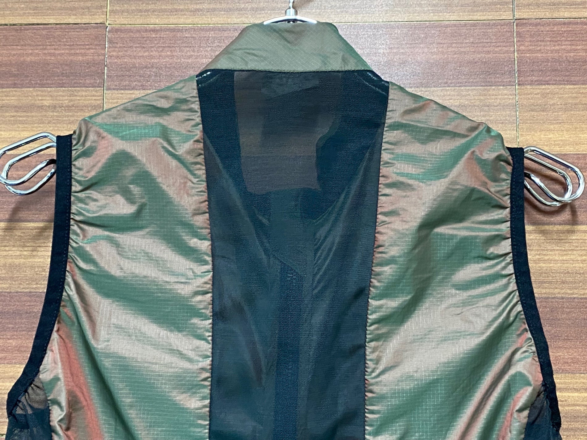 universal colours ジレユニバーサルカラーズ