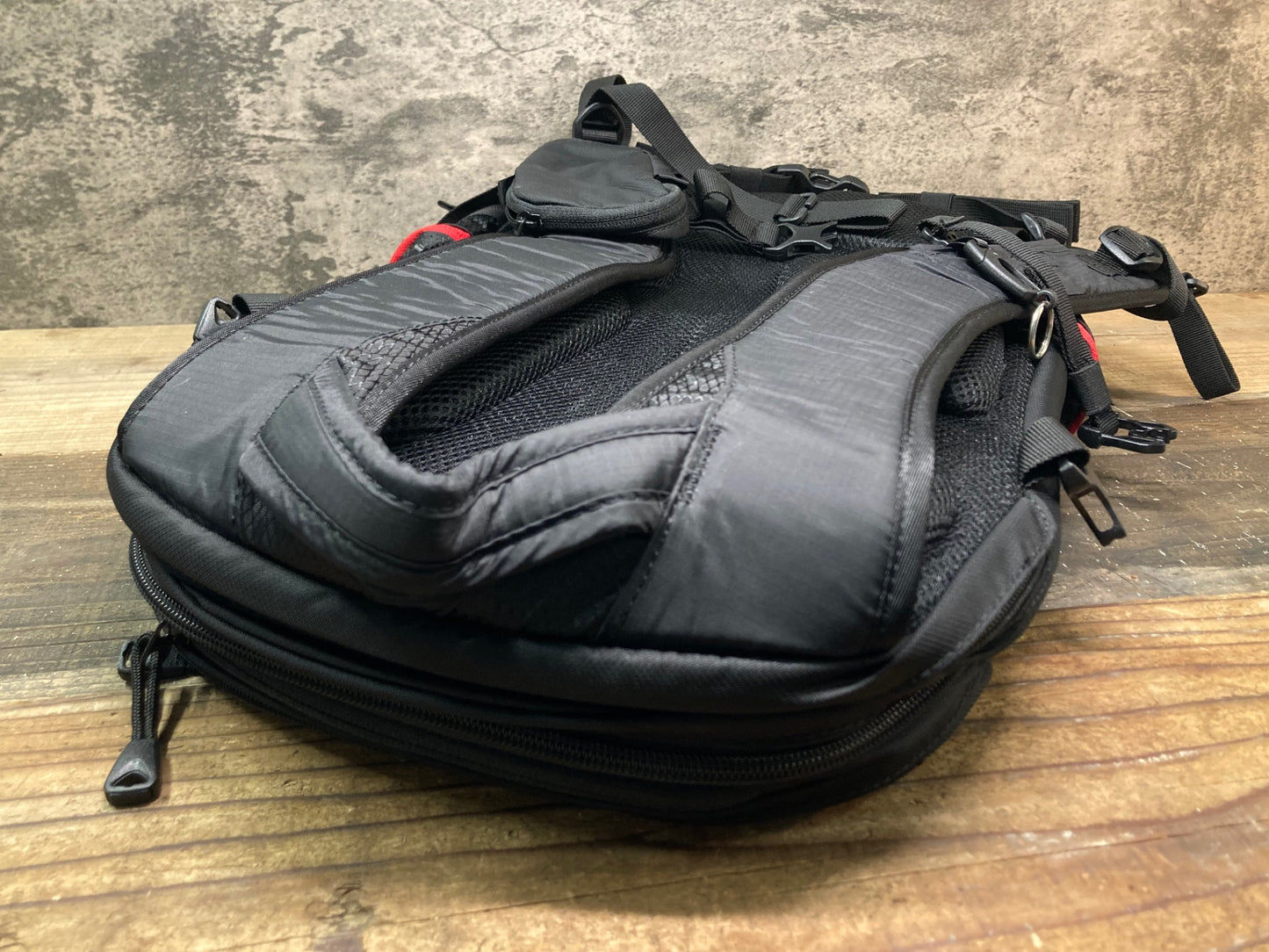 IN588 シマノ SHIMANO T30 サイクリングバッグ バックパック 16L 黒 ※防水カバー付属