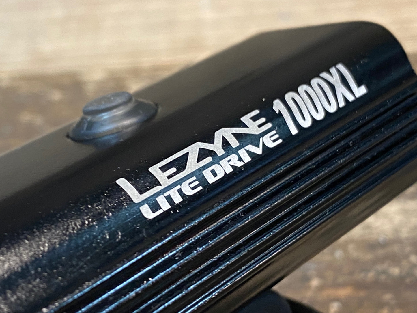 IY713 レザイン LEZYNE LITE DRIVE 1000XL フロントライト 黒 点灯確認済