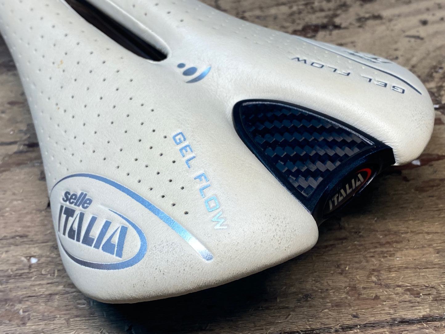 IF724 セライタリア Selle Italia SIGNG Gel Flow サドル 白