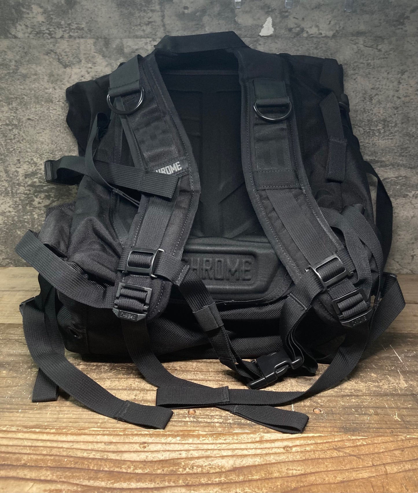IU084 クローム CHROME WARSAW MEDIUM BACKPACK リュック バックパック 黒