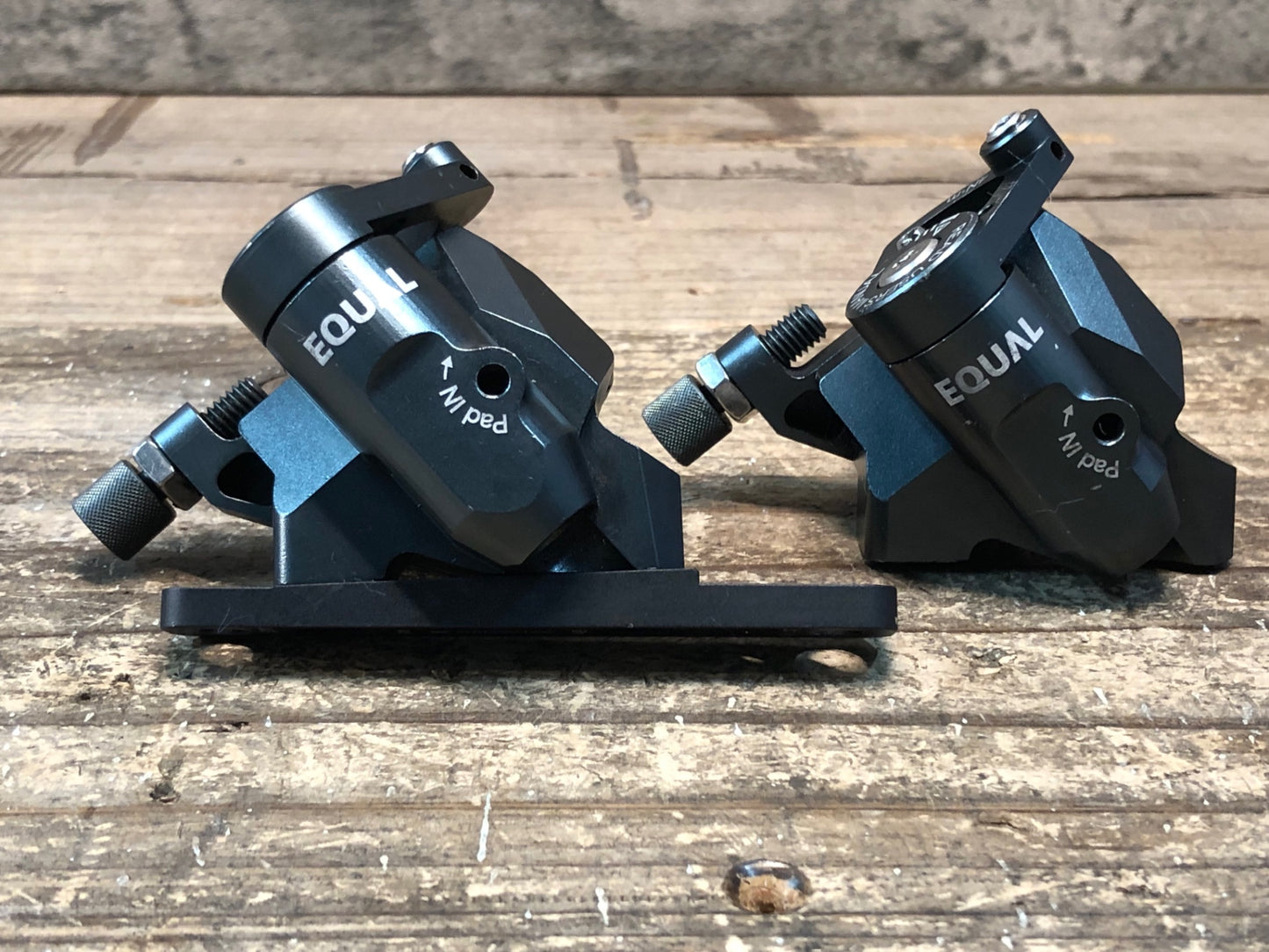 IU320 グロータック GROWTAC イコール EQUAL 機械式ディスクブレーキキャリパー ガンメタ フラットマウント