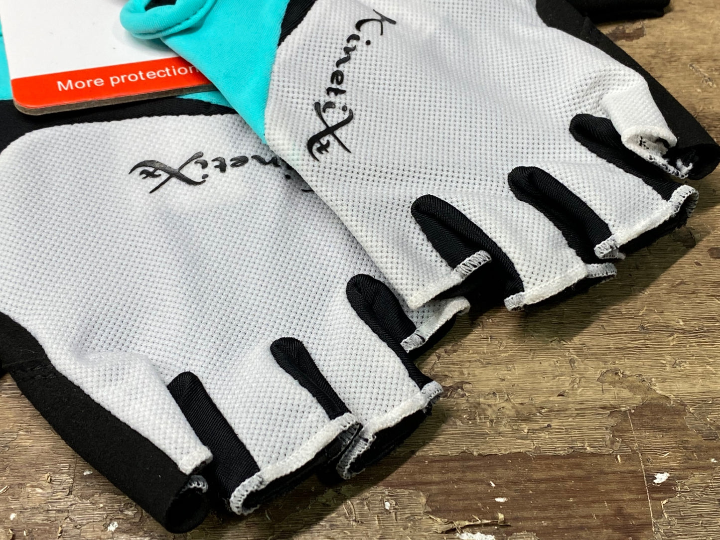 IL810 KINETIX 指切りグローブ 白黒 S レディース