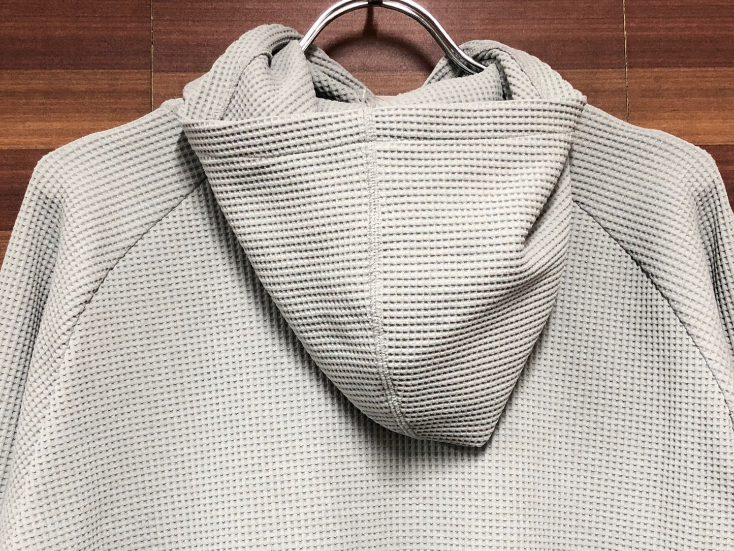 IM056 ナリフリ narifuri NF1172 マルチテックワッフルプルオーバーパーカー グレー M