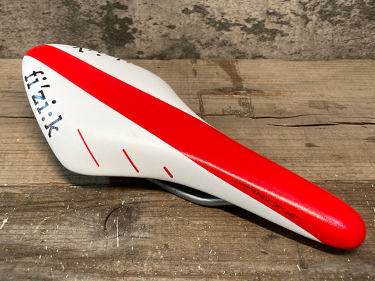 IQ019 フィジーク fizik アリオネ ARIONE R7 サドル 赤 白 マンガネーゼレール