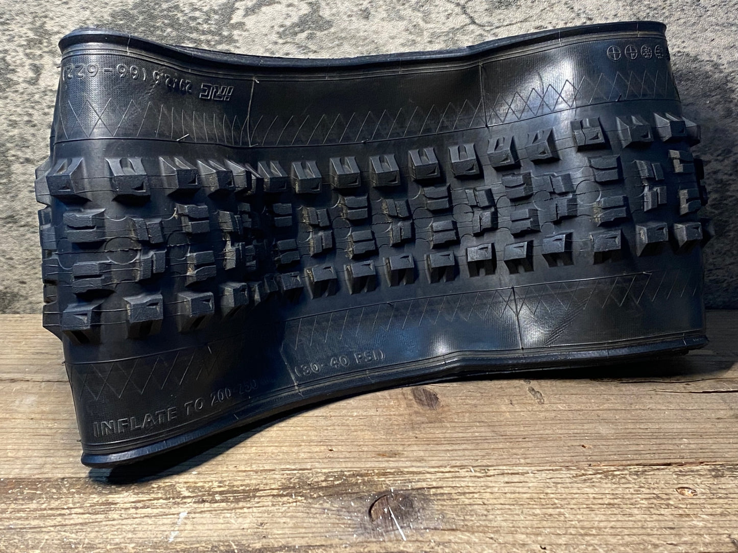 IZ346 IRC タンケン TANKEN 29x2.6HE チューブレスレディ クリンチャータイヤ