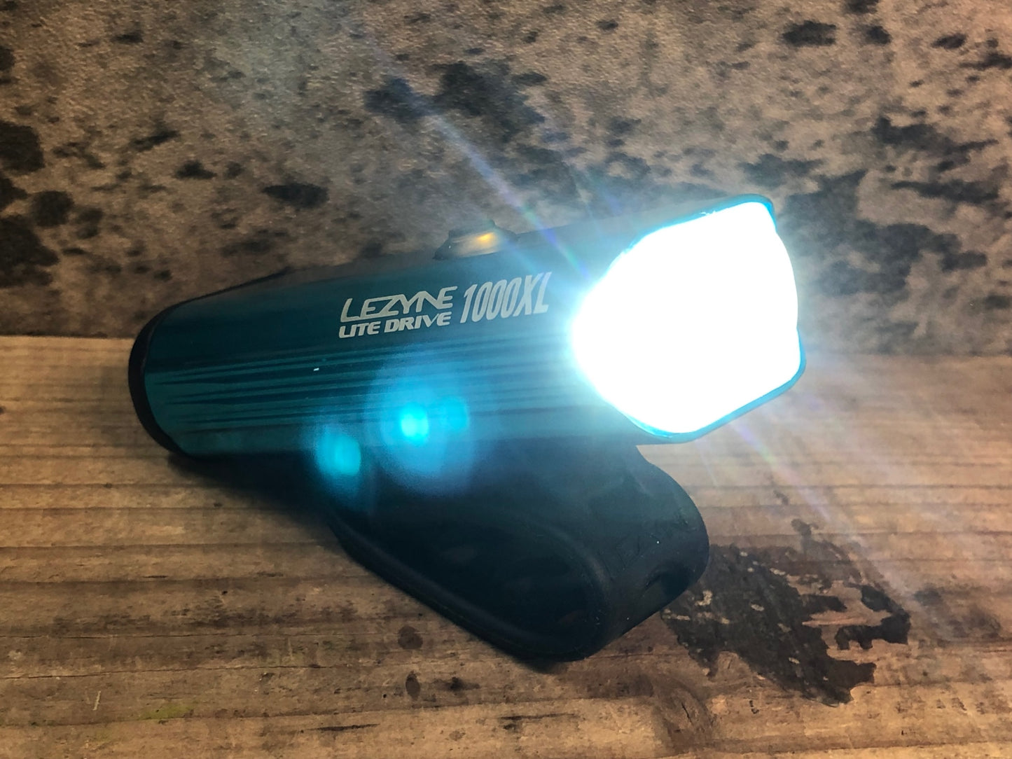 IX617 レザイン LEZYNE ライトドライブ LITE DRIVE 1000XL フロントライト