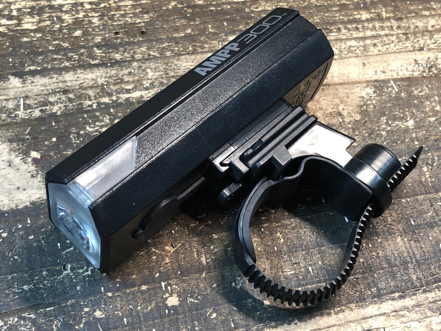 IV425 キャットアイ CAT-EYE AMPP 300 フロントライト マウント付属 点灯確認済み