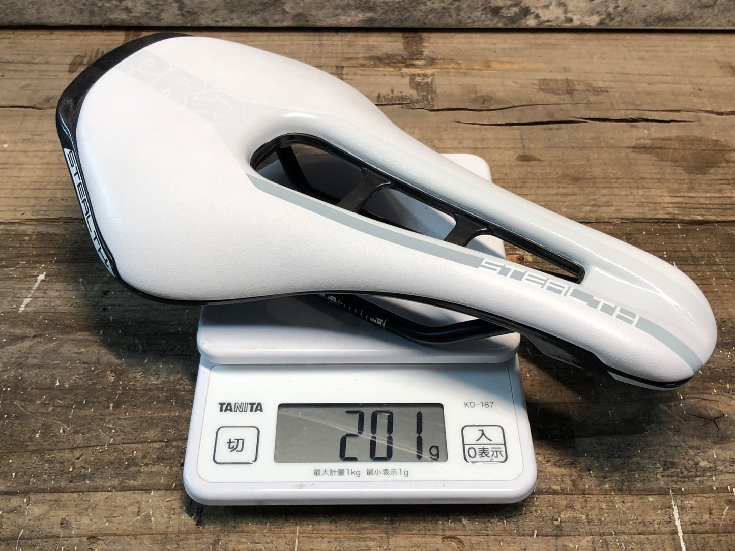 IQ414 シマノプロ SHIMANO PRO ステルス STEALTH サドル ステンレスレール 142mm 白