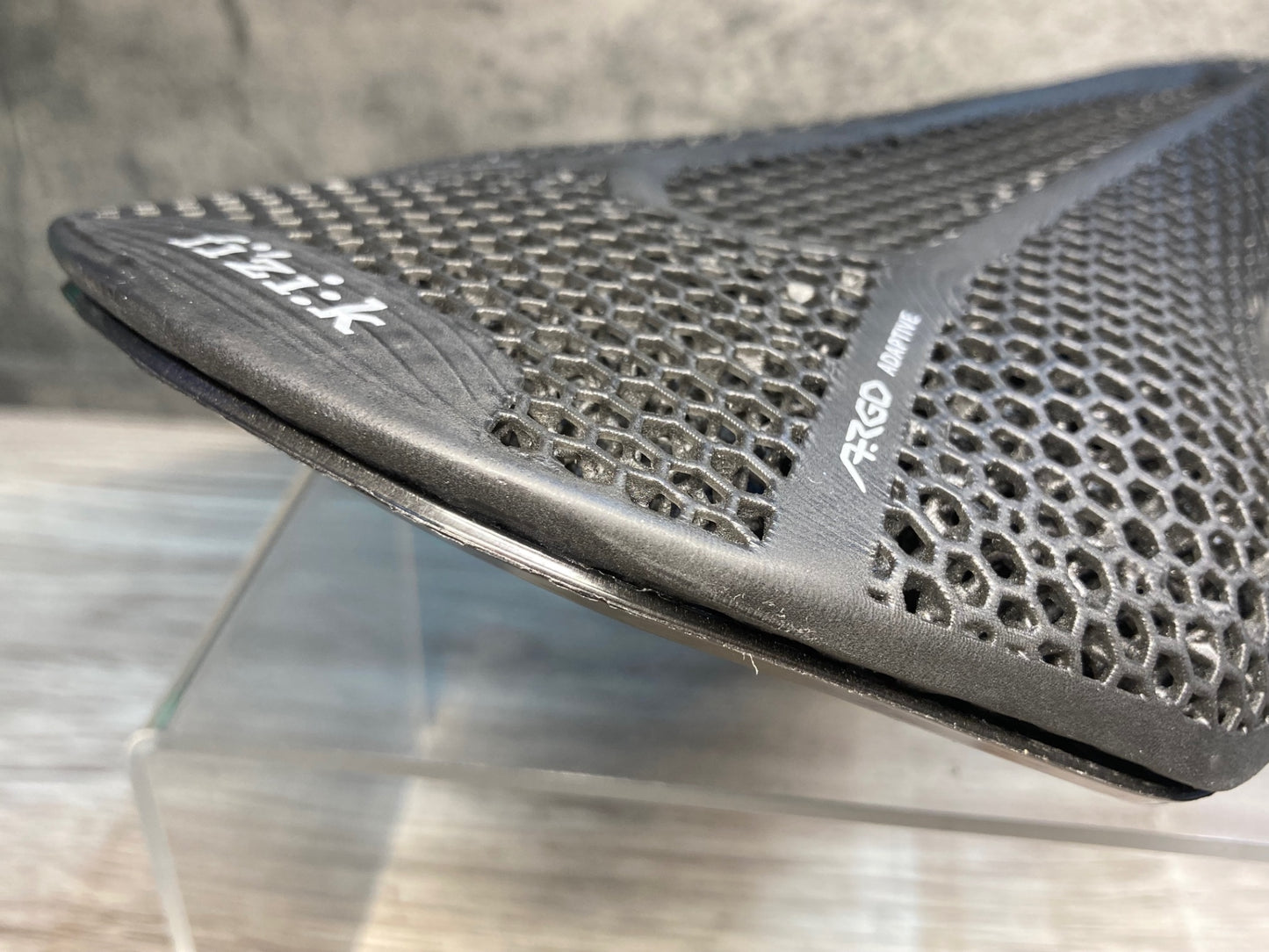 IX025 フィジーク Fizik Vento ARGO Adaptive R3 3D サドル 140mm